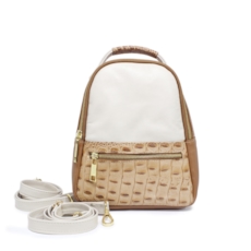 Bolsa Mochila Feminina de Couro Bárbara - Nude/Caramelo/Croco Nude Bolsa Mochila Feminina de Couro Bárbara - Nude/Caramelo/Croco Nude